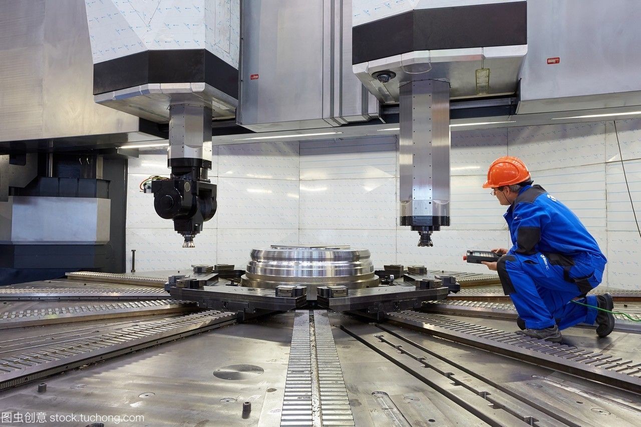 加工centercnc。立式車床采用全液壓導向的大尺寸鑄模結構。這門課程是自我定心的,是自動的嗎?=7000米設計,制造和安裝機床。泊斯德機械工具公司。asteasu。gipuzkoa。巴斯克的國家。西班牙。